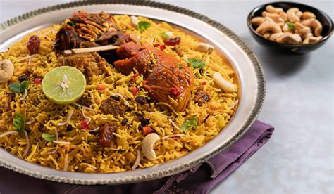  ¡Biryani de Cordero: Una Sinfonía Explosiva de Sabores y Texturas que Bailan en tu Paladar!