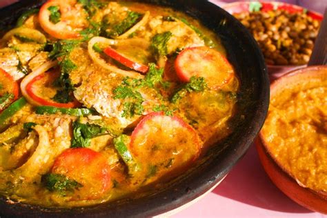  Moqueca de Peixe!  Un festín de sabores marinos y un baile de especias brasileñas.