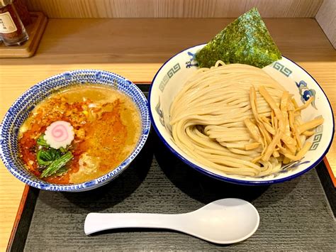  ¡El Tsukemen: Una Sinfonía de Texturas y Sabores en Zama!